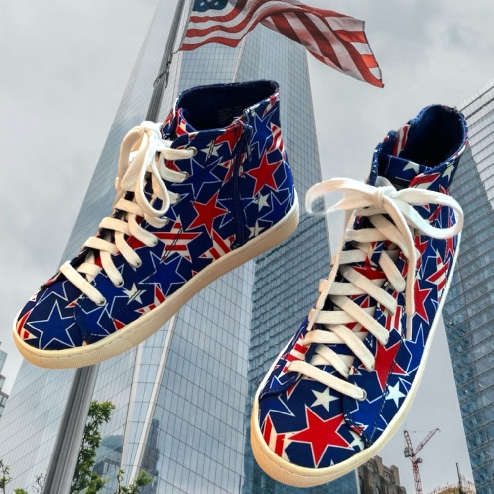 Loudmouth Sydney unisex boy girl size 5
canvas high top sneakers zipper USA star
